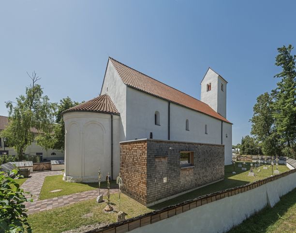 Kirche mit Sakristeineubau