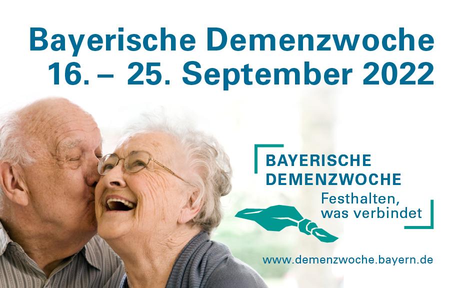 Bayerische Demenzwoche - ein älterer Herr gibt einer älteren Frau einen Kuss auf die Wange
