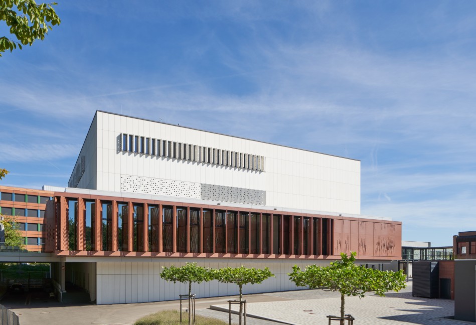 Lehrsaal- und Funktionsgebäude; Foto: Jens Weber