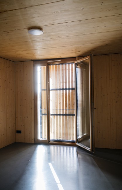 Sichtholzwände/-decken in den Wohnungen; Foto: Manfred Jarisch