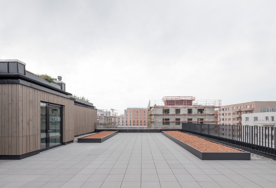 Dachterrasse mit Gemeinschaftsraum WA4; Foto: Florian Holzherr