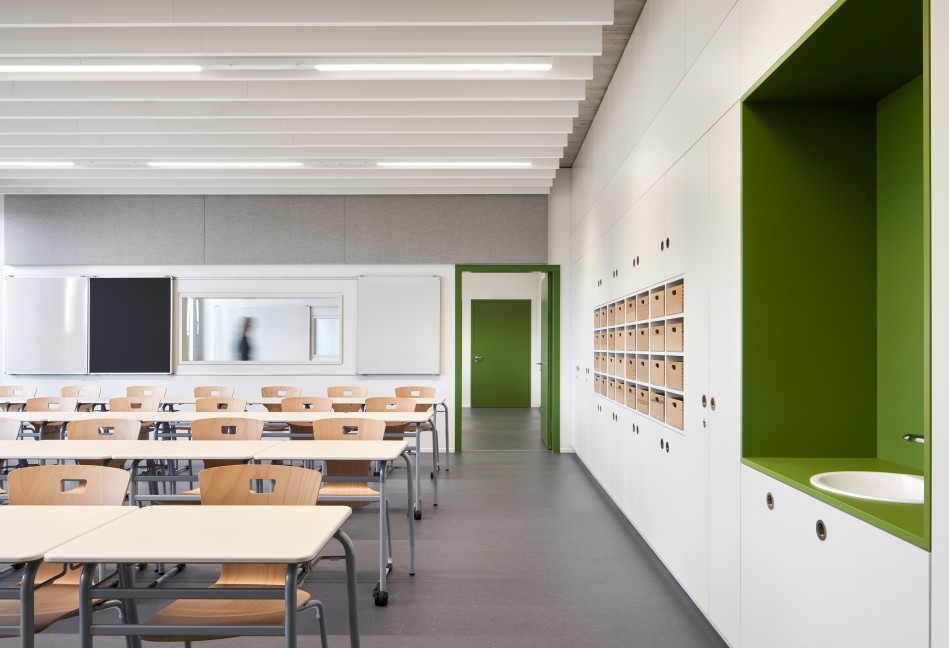 Klassenraum mit Blick zum Ausweichraum; Foto: Annika Feuss