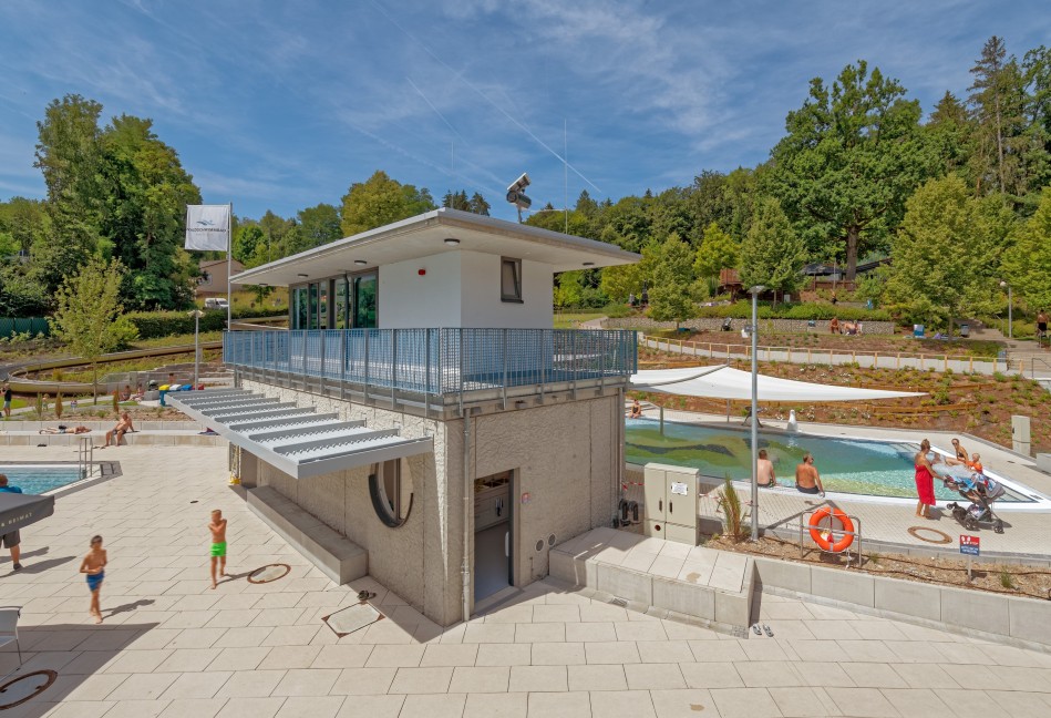 Schwimmmeisterhaus mit Kinderbecken; Foto: Matthias Langer