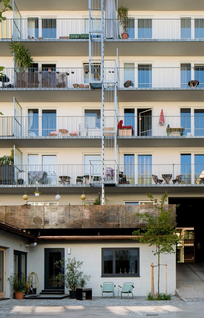 Balkonfassade des Vorderhauses; Foto: Magdalena Jooss